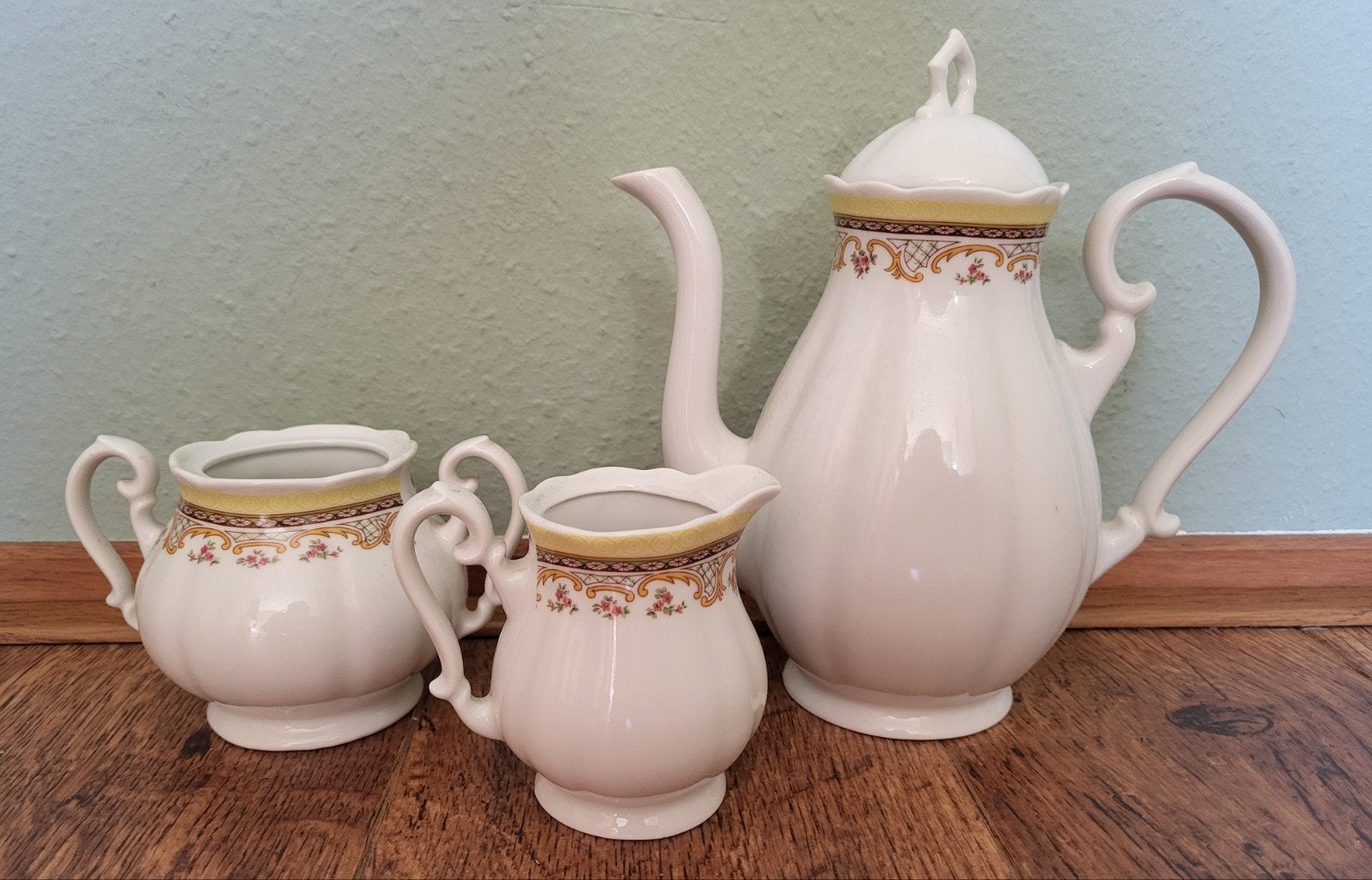 Theeservies met suiker en melk set., Overige materialen, Overige typen, Ophalen of Verzenden, Zo goed als nieuw
