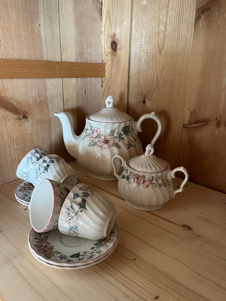 Spring Fields servies: koffiepot, suikerpot, 4 kopjes/schote, Keramiek, Ophalen of Verzenden, Zo goed als nieuw, Overige stijlen