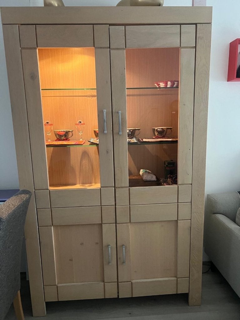Mooie houten vitrinekast met verlichting, Eikenhout, Zo goed als nieuw, 150 tot 200 cm, 25 tot 50 cm