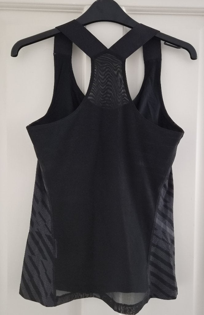 ASICS MotionDry sporttop zwart maat M – mesh racerback 51944, 1-1, Koto-cho 1-chome, Chuo-ku, Kobe 650-8555, Japan, Zwart, Consumer.support@asics.com