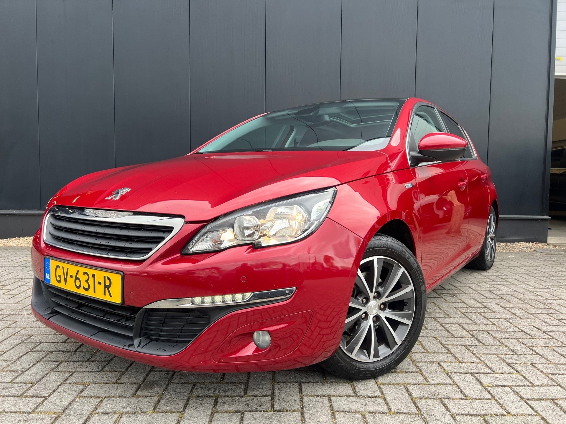 Peugeot 308 1.2 Style '15 Panoranadak/Navi/lmv/GehOnderh, Voorwielaandrijving, Parkeersensor, Gebruikt, Euro 6