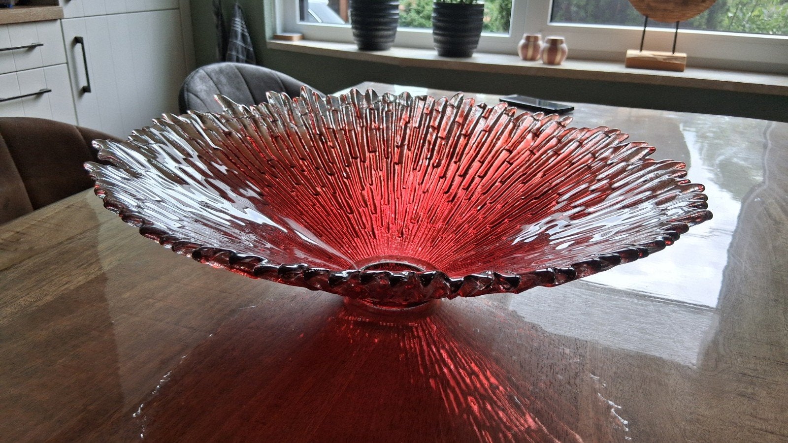 Schitterende puntgave rode schaal - 50 cm diameter, Antiek en Kunst, Ophalen