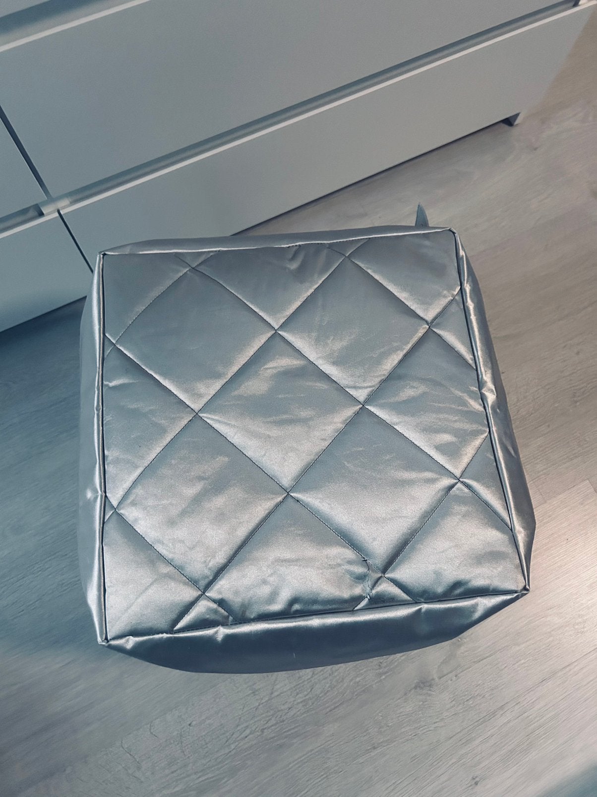 Zilverkleurige poef, Ophalen, Zo goed als nieuw, Rond, Minder dan 50 cm