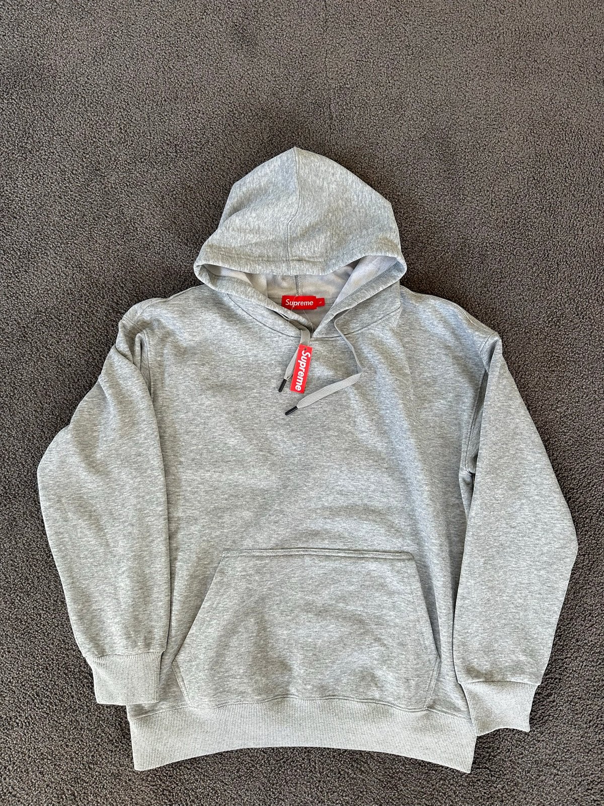 Supreme Satin Appliqué Hooded Sweatshirt Grijs Maat L, Kleding | Heren, Ophalen of Verzenden, Nieuw, Maat 52/54 (L), Grijs