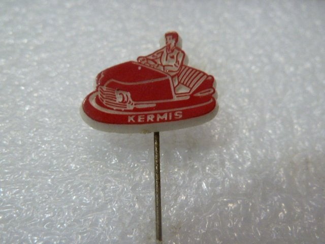 Vintage Kermis Botsauto Speldje - Rood/Wit, Verzamelen, Ophalen of Verzenden, Gebruikt, Overige onderwerpen, Speldje of Pin