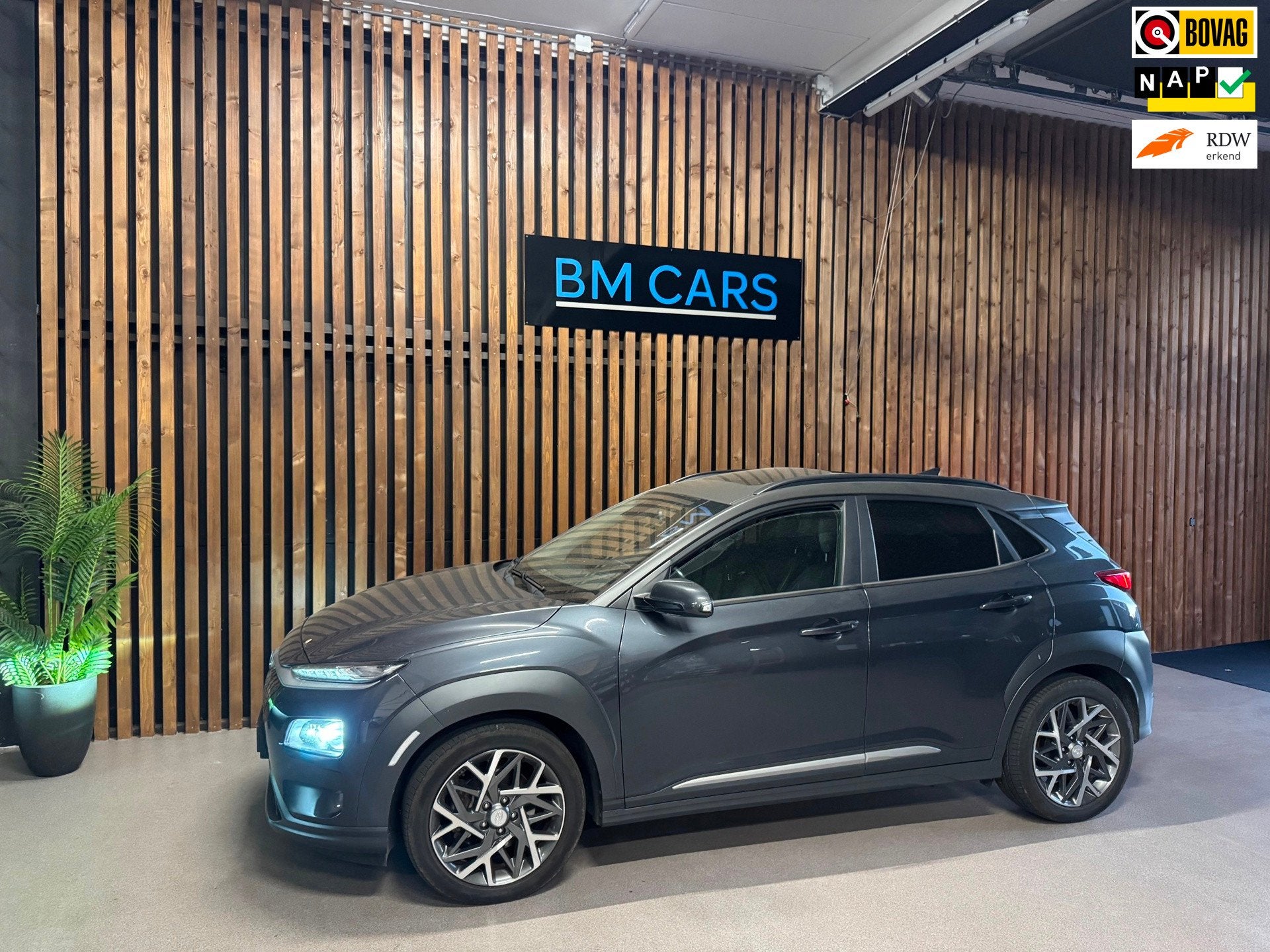 Hyundai Kona EV Premium 64 kWh Leder,Schuifdak,Camera, Auto's, Gebruikt, 174 min, Automatische klimaatregeling, Origineel Nederlands