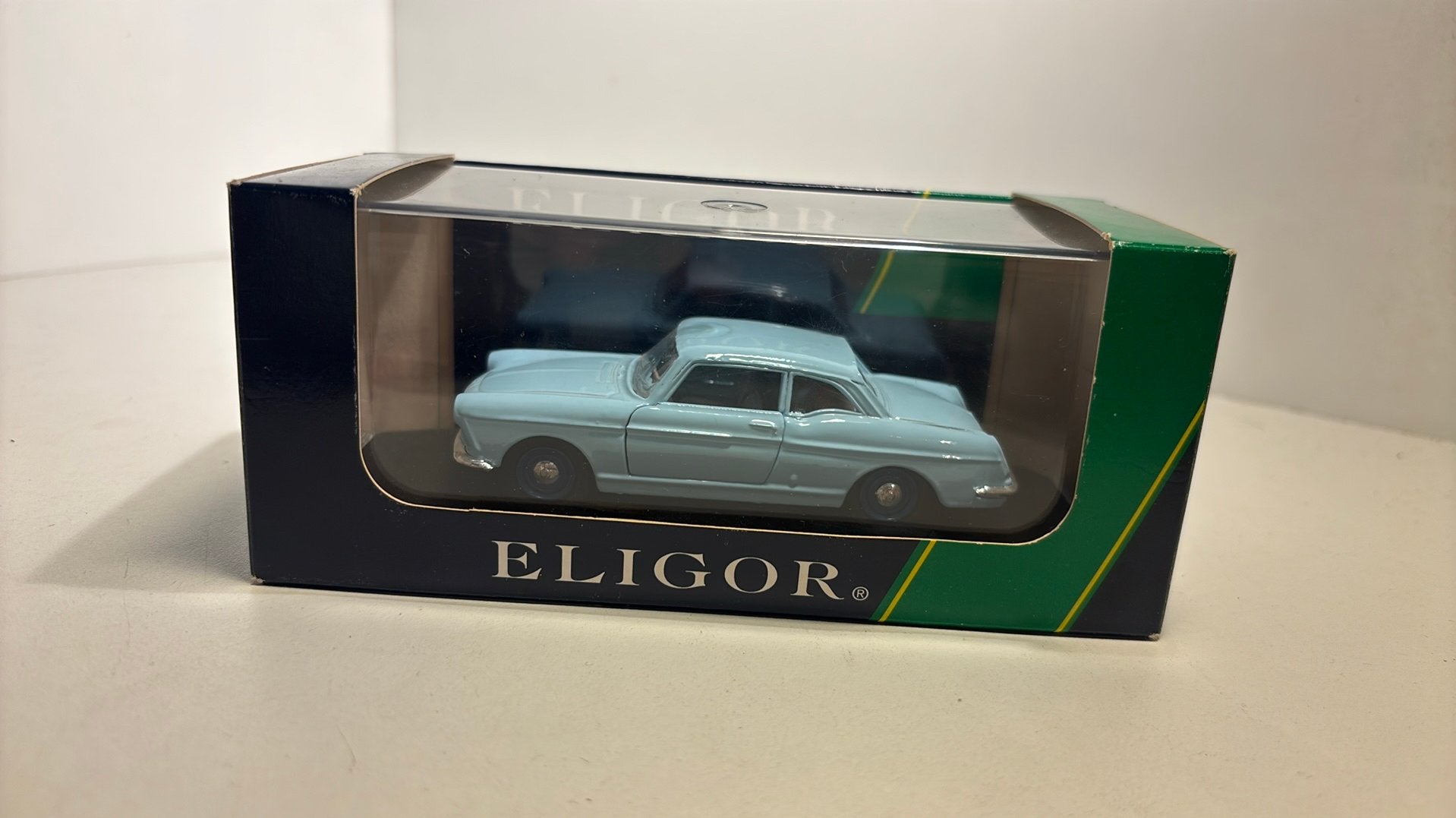 Peugeot coupe 404 bleu eligor 1.43, Overige merken, Auto, Ophalen of Verzenden, A