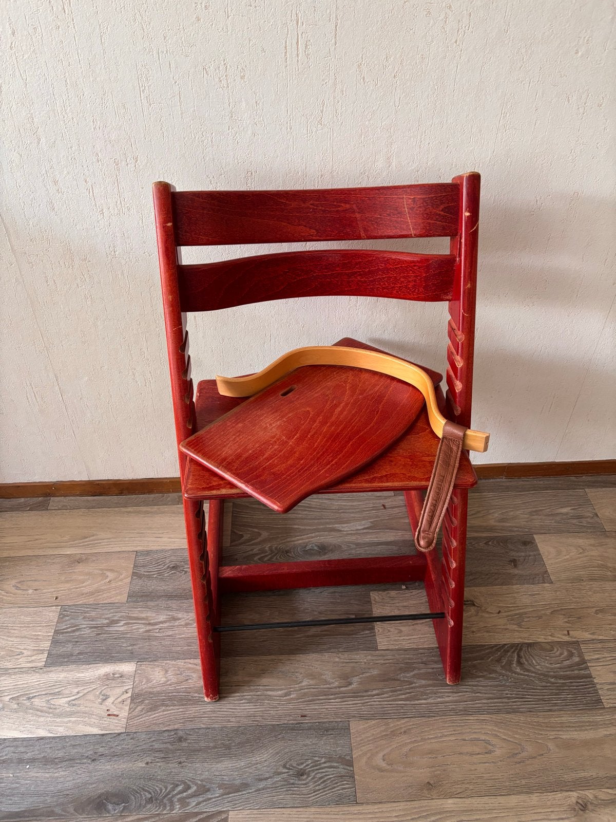 Rode Stokke triptrapstoel met beugel, Ophalen, Gebruikt, Meegroeistoel, Aanschuifbaar