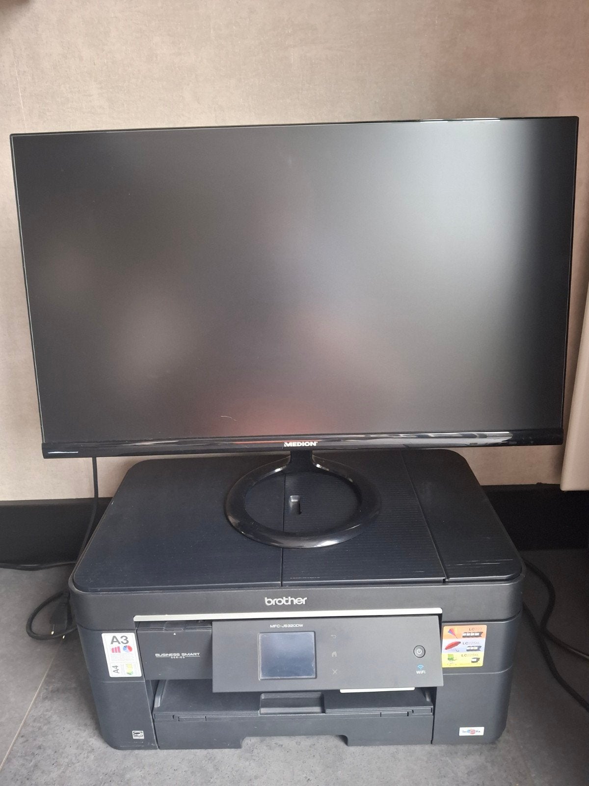 Medion monitor, HDMI, Medion, Ophalen of Verzenden, Zo goed als nieuw