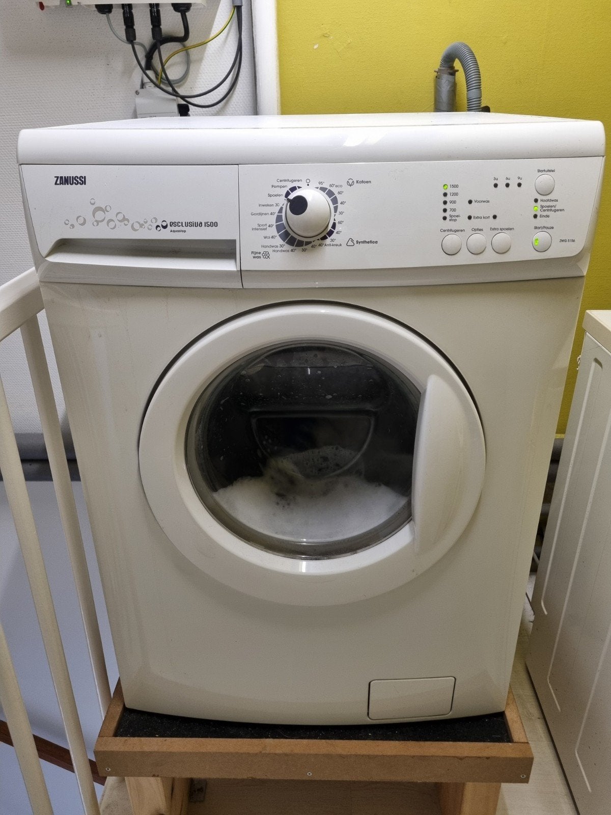 Zanussi wasmachine en Miele droger, Ophalen, 1200 tot 1600 toeren, Gebruikt, Voorlader