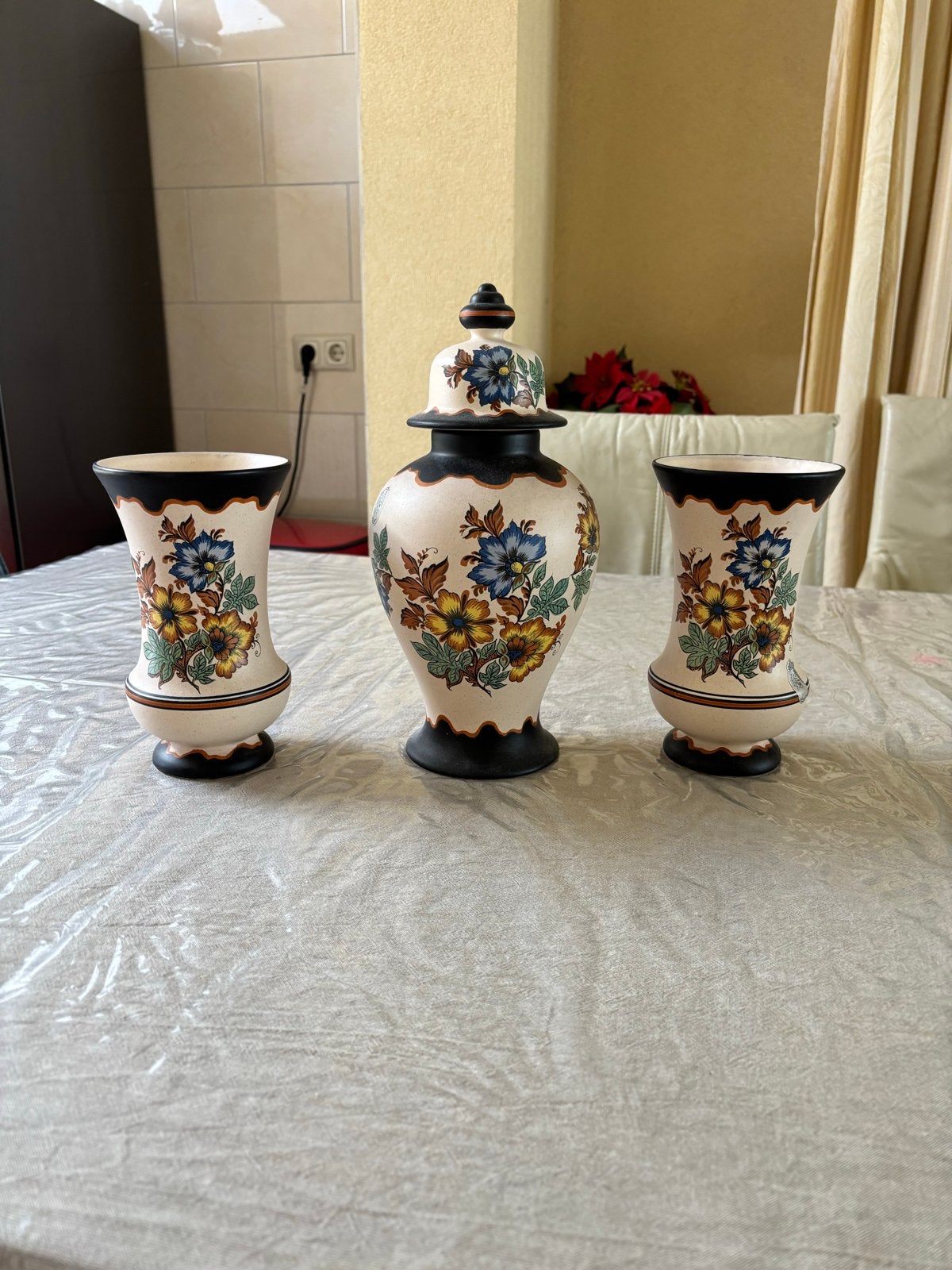 Decoratieve vazen set met bloemmotief, Antiek en Kunst, Ophalen of Verzenden