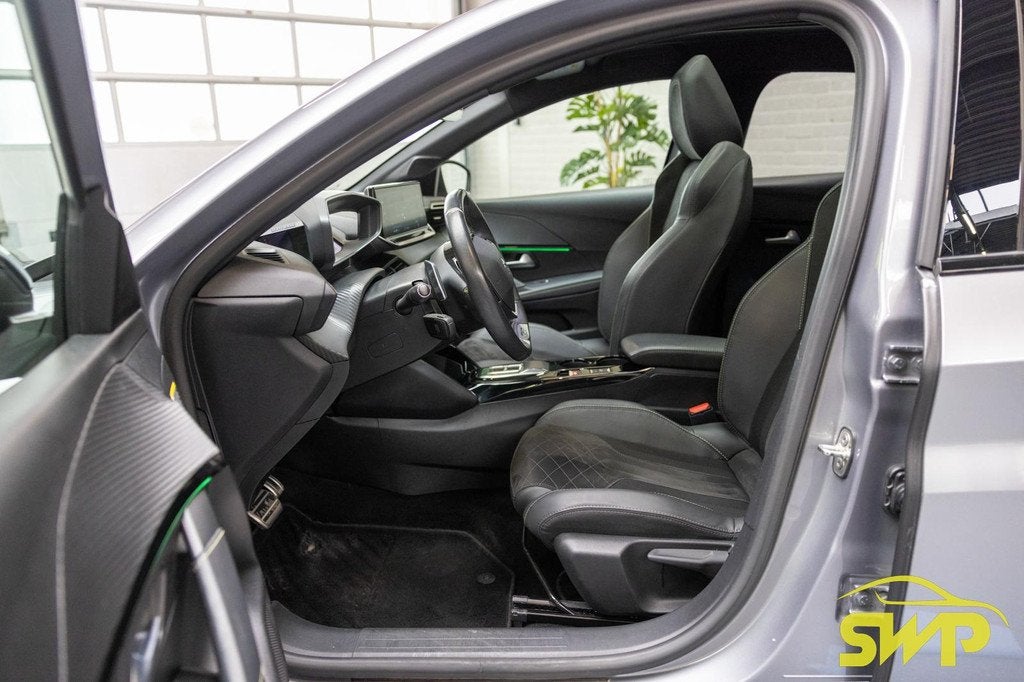 Peugeot 208 1.2 PureTech GT Pack | ACC | Pano | Navi | Cam |, Auto's, Peugeot, 101 pk, Gebruikt, 1199 cc, 3 cilinders