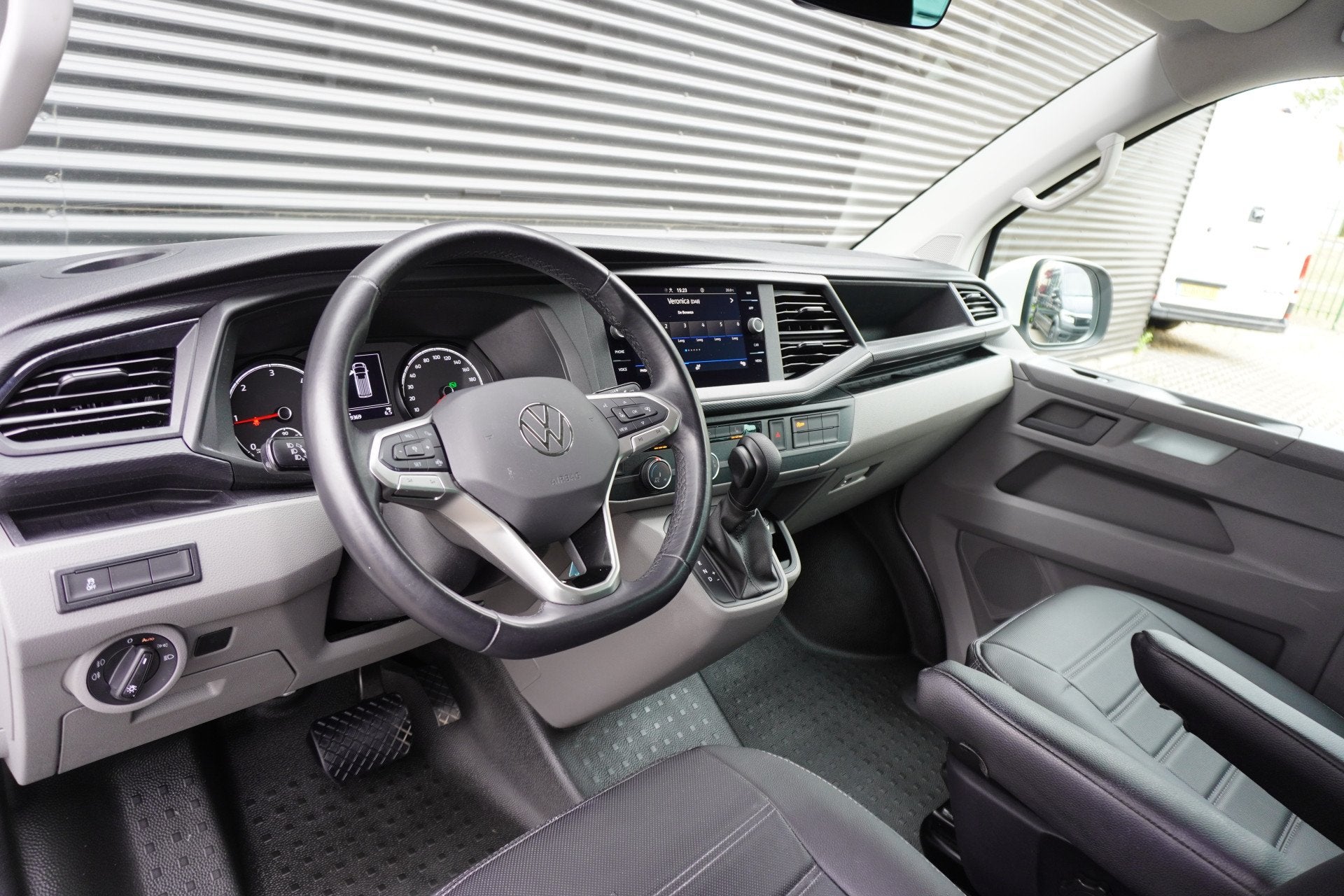 Volkswagen Transporter 150 PK Automaat Dubbele Cabine 2x sch, Auto's, Bestelauto's, Stof, Gebruikt, 4 cilinders, 150 pk