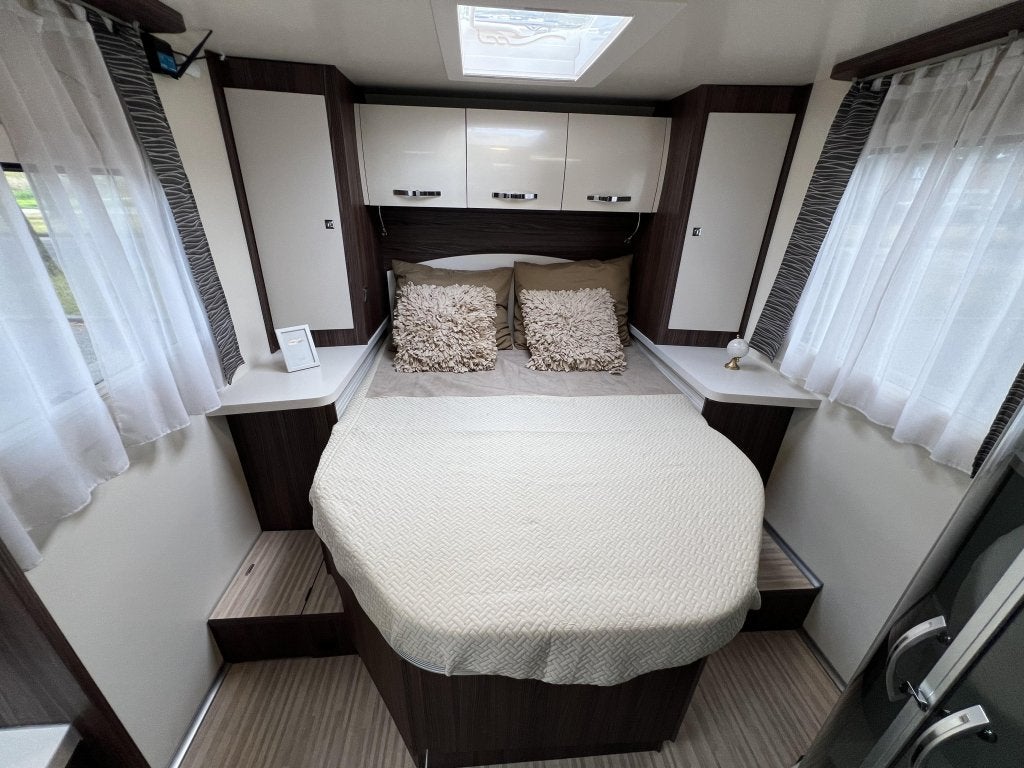 Foto 3 van Benimar Tessoro 496 QUEENSBED+RONDZIT DAKAIRCO CAMERA EURO6