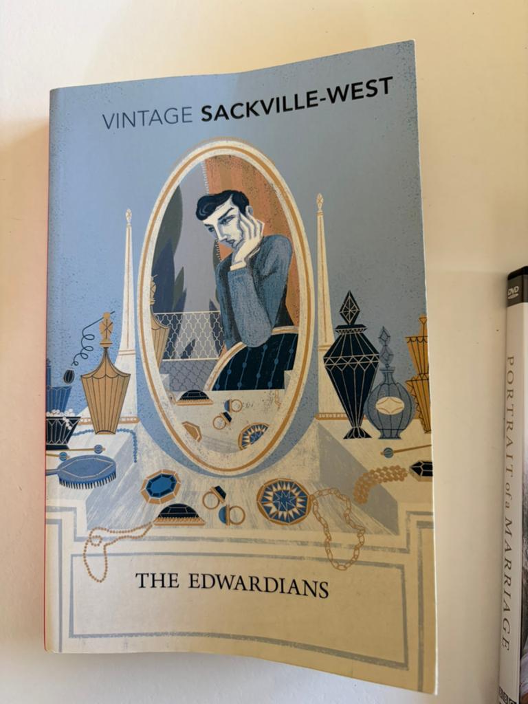 The Edwardians / Vita Sackville -West / een x gelezen, Ophalen of Verzenden, Zo goed als nieuw, Fictie