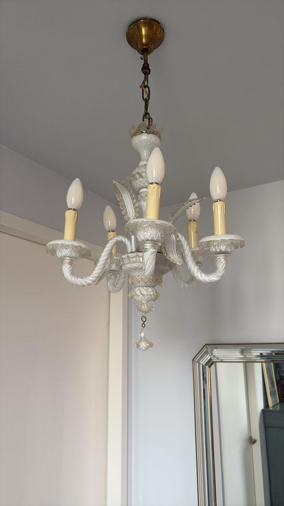 Elegante Venetiaanse kroonluchter - Wit glas, Huis en Inrichting, Lampen | Kroonluchters, Ophalen, Gebruikt, Glas