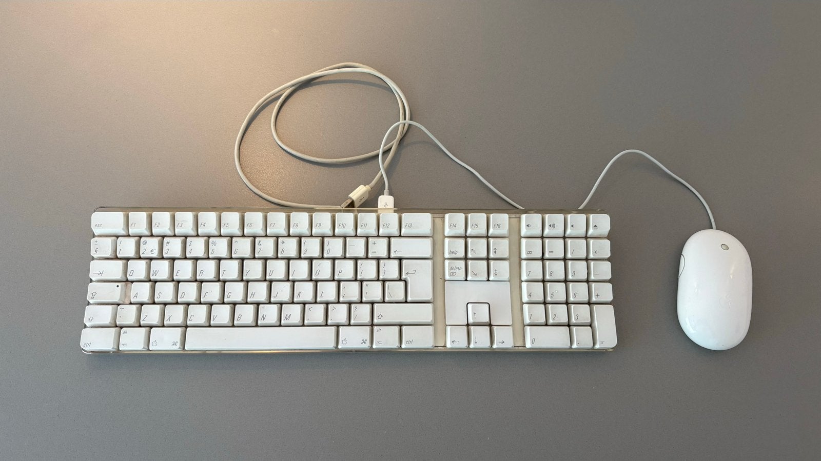 Apple Toetsenbord (A1048) en Muis (A1152) Set - Bedraad, Computers en Software, Muis, Gebruikt, Toetsenbord en muis-set, Ophalen of Verzenden