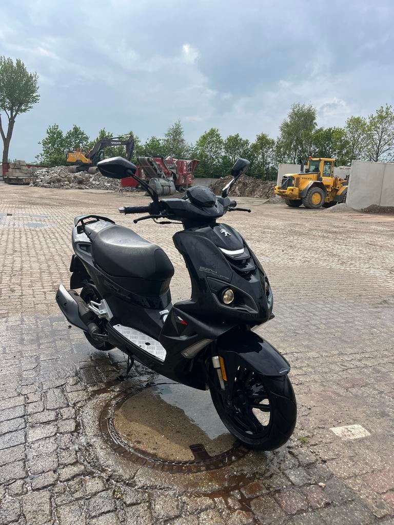 Peugeot Speedfight 4 Darkside Scooter - Zwart, Fietsen en Brommers, Snorfietsen en Snorscooters, Ophalen, Zo goed als nieuw, Benzine