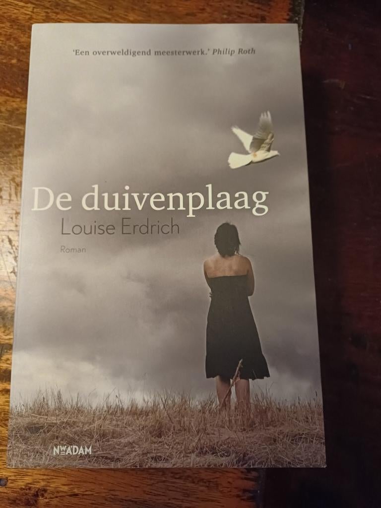 De duivenplaag - Louise Erdrich (Roman), Boeken, Romans, Zo goed als nieuw, Amerika, Ophalen of Verzenden