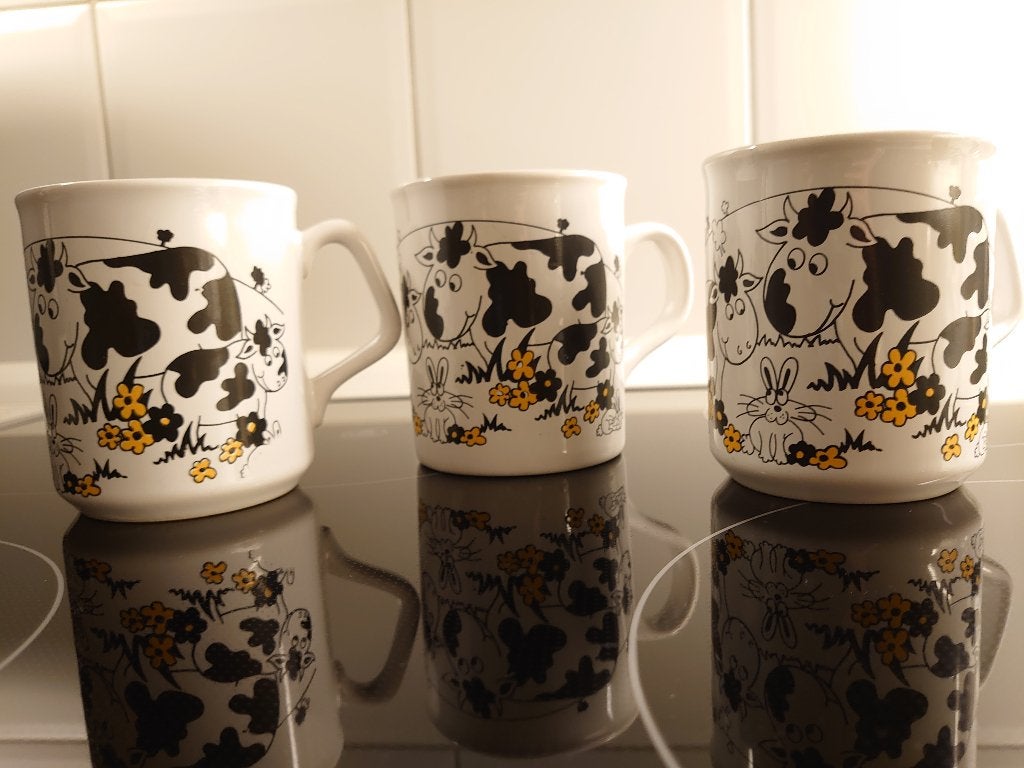 3 mokken koeienprint, Verzenden, Zo goed als nieuw, Overige stijlen, Kop(pen) en/of Schotel(s)