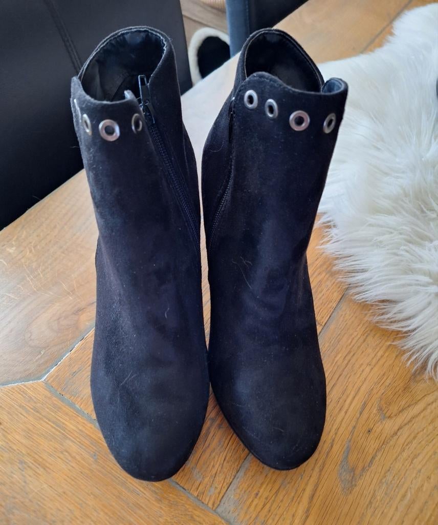 Zwarte enkellaarsjes met hak, Kleding | Dames, Schoenen, Ophalen of Verzenden