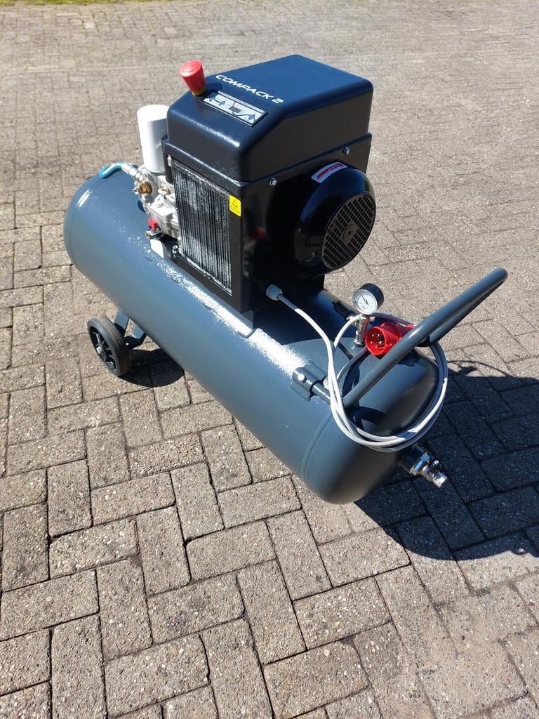 Schroefcompressor merk Ktc, Doe-het-zelf en Verbouw, 100 liter of meer, Ophalen of Verzenden, 800 liter/min of meer