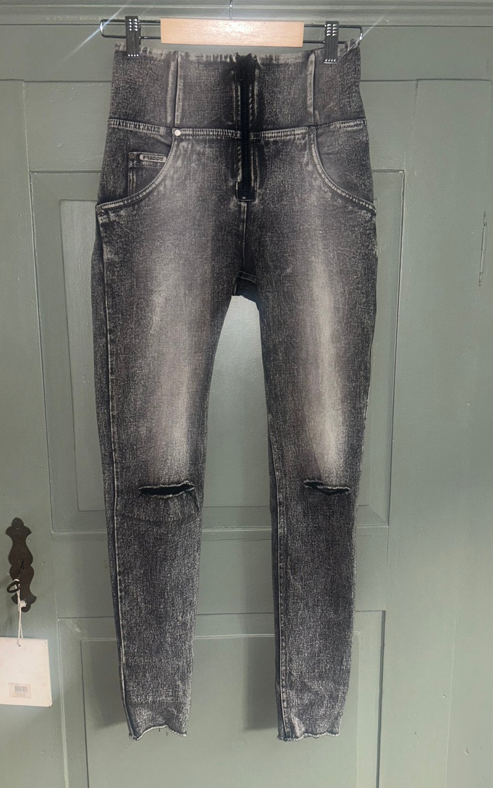 Freddy WR.UP Push Up Curvy Jeans grijs maat S, Ophalen of Verzenden, Nieuw, Grijs, Overige jeansmaten