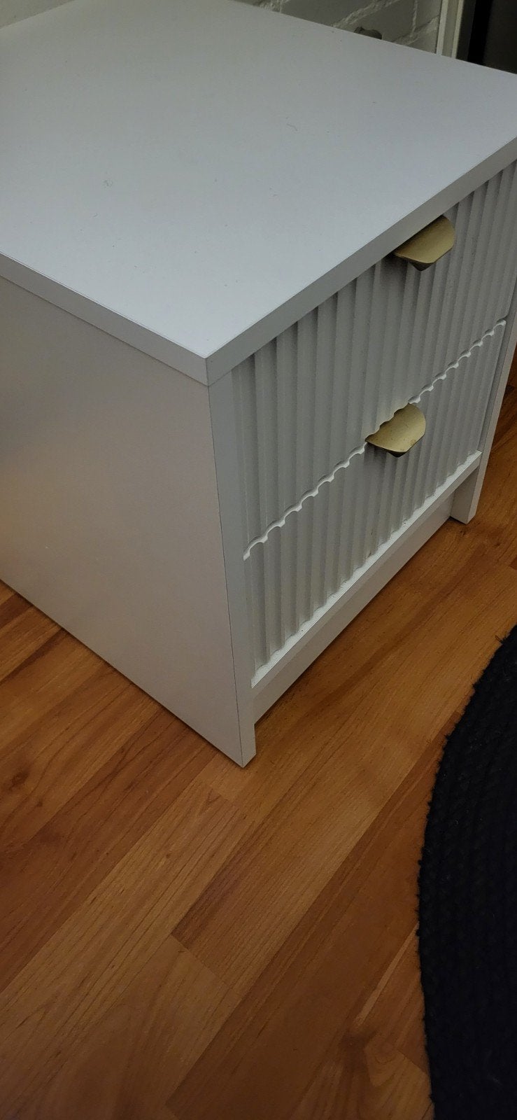 Stijlvol nachtkastje met twee lades, Huis en Inrichting, Ophalen, Gebruikt, Minder dan 45 cm, 55 tot 70 cm