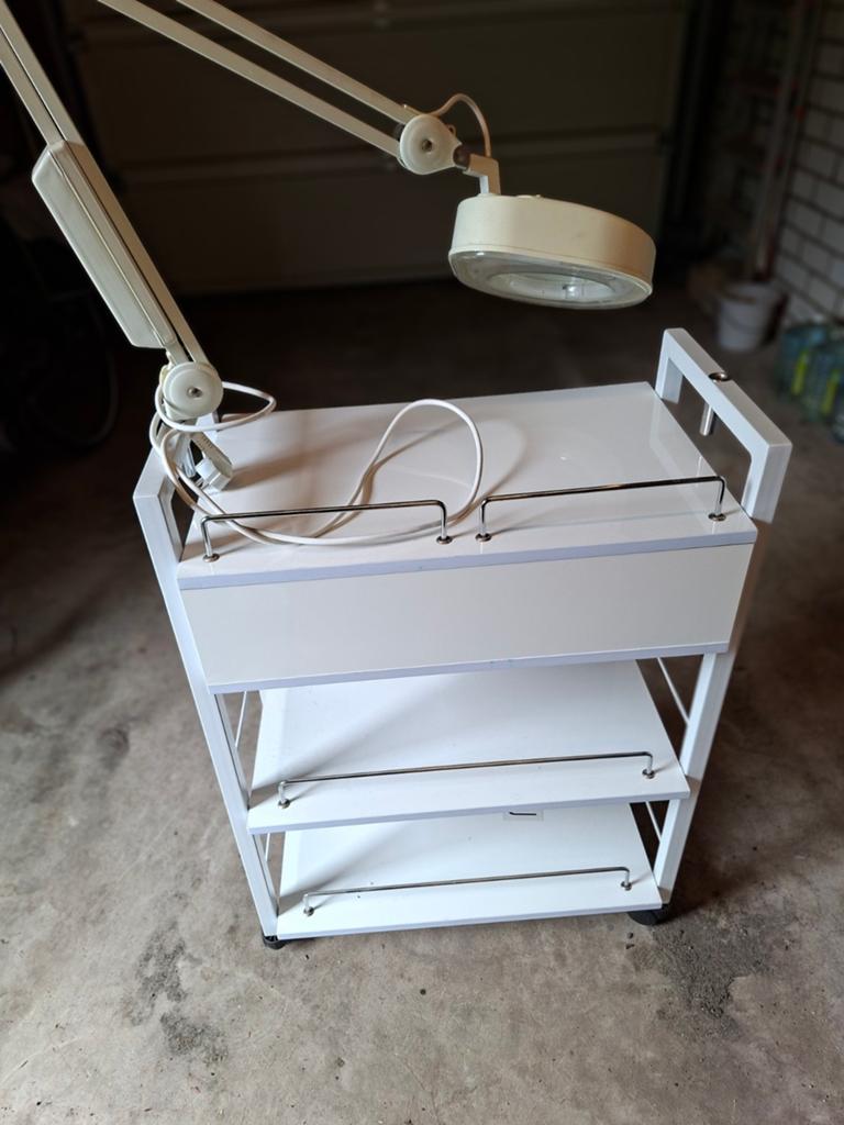 Werk trolley voor schoonheidsspecialiste of kapper, Ophalen