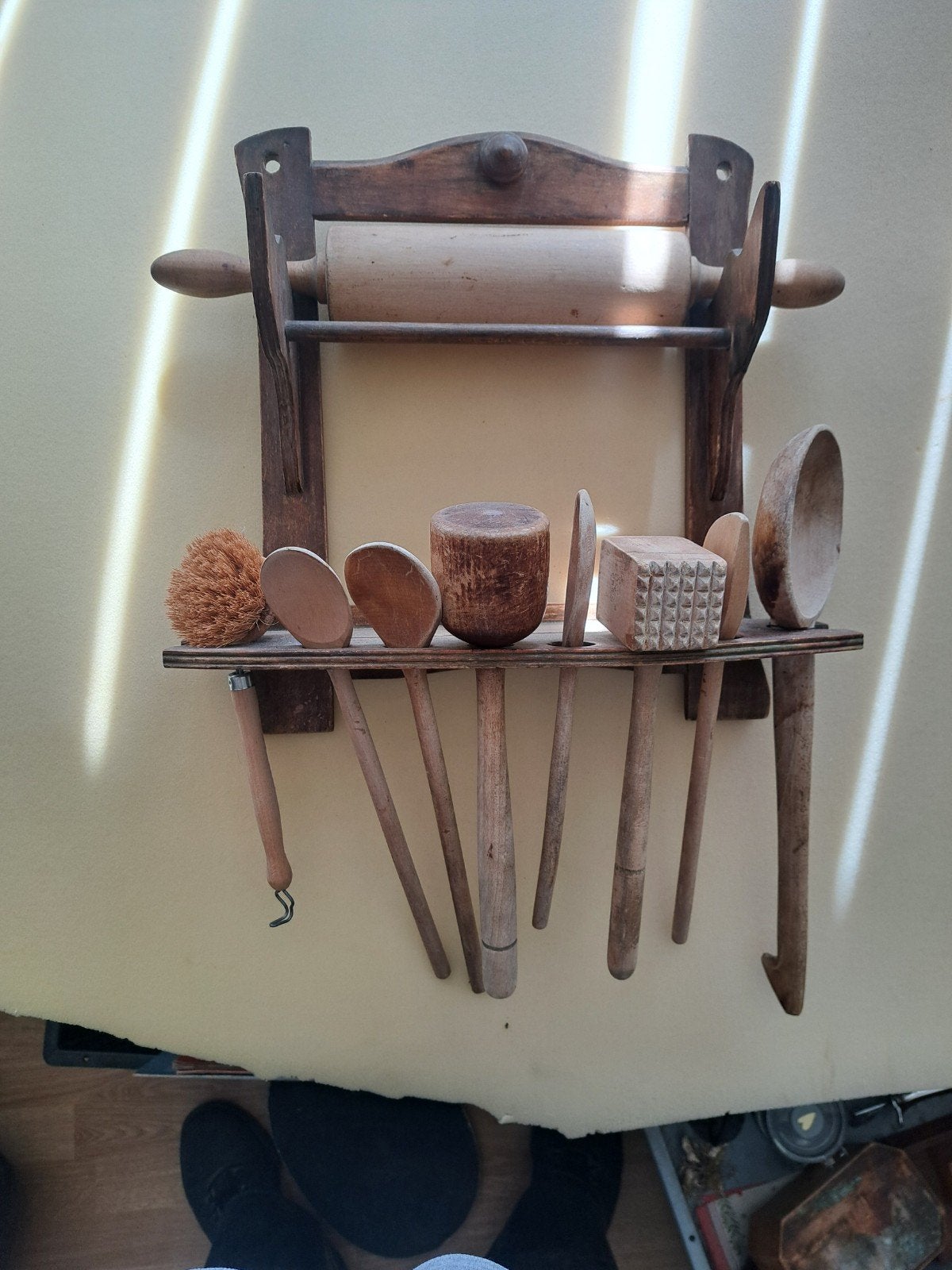 Vintage houten keukenrek met keukengerei, Ophalen