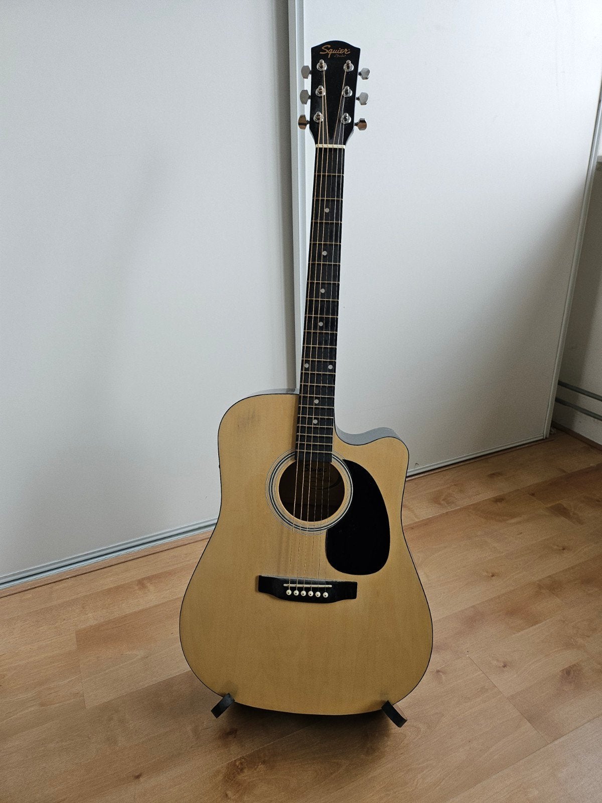 Akoestische gitaar + tas+standaard+tuner+kabel+plectrums, Ophalen, Zo goed als nieuw, Klassieke of Spaanse gitaar, Met koffer