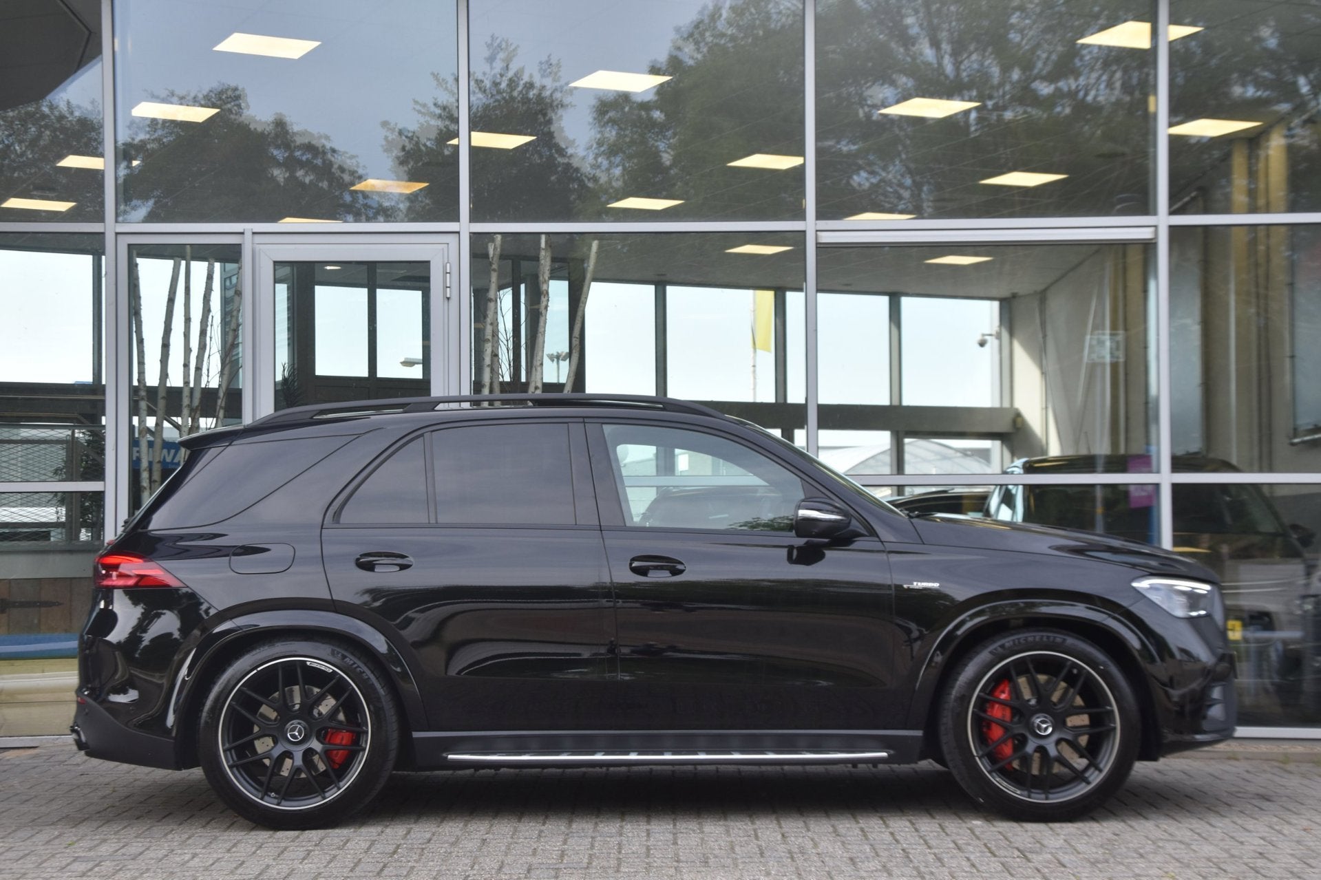 Foto 2 van Mercedes-Benz GLE-klasse AMG 53 Hybrid 4MATIC+ Night Edition