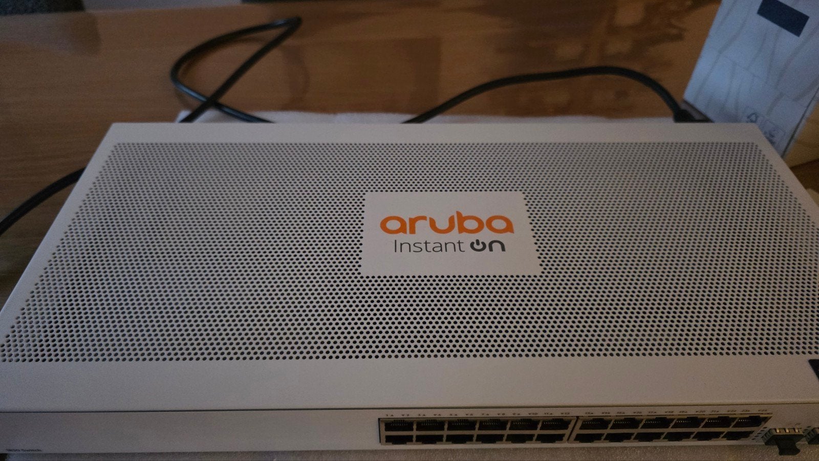 HPE Aruba Instant On 1830 Switch 24-poorts 1Gb, 2 SFP, Computers en Software, Netwerk switches, Ophalen