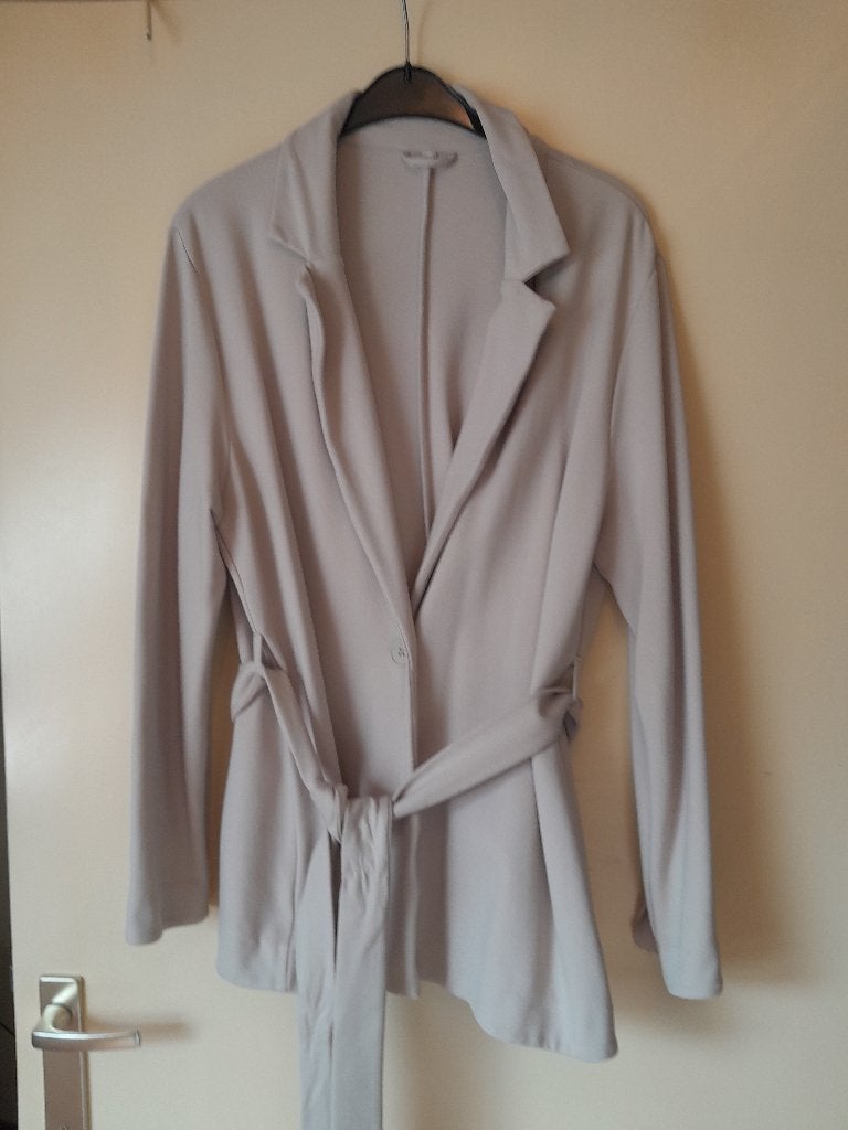 NIEUW damesjasje in mt XL zandkleur viscose, Kleding | Dames, Jasjes, Kostuums en Pakken, Beige, Maat 46/48 (XL) of groter, Nieuw