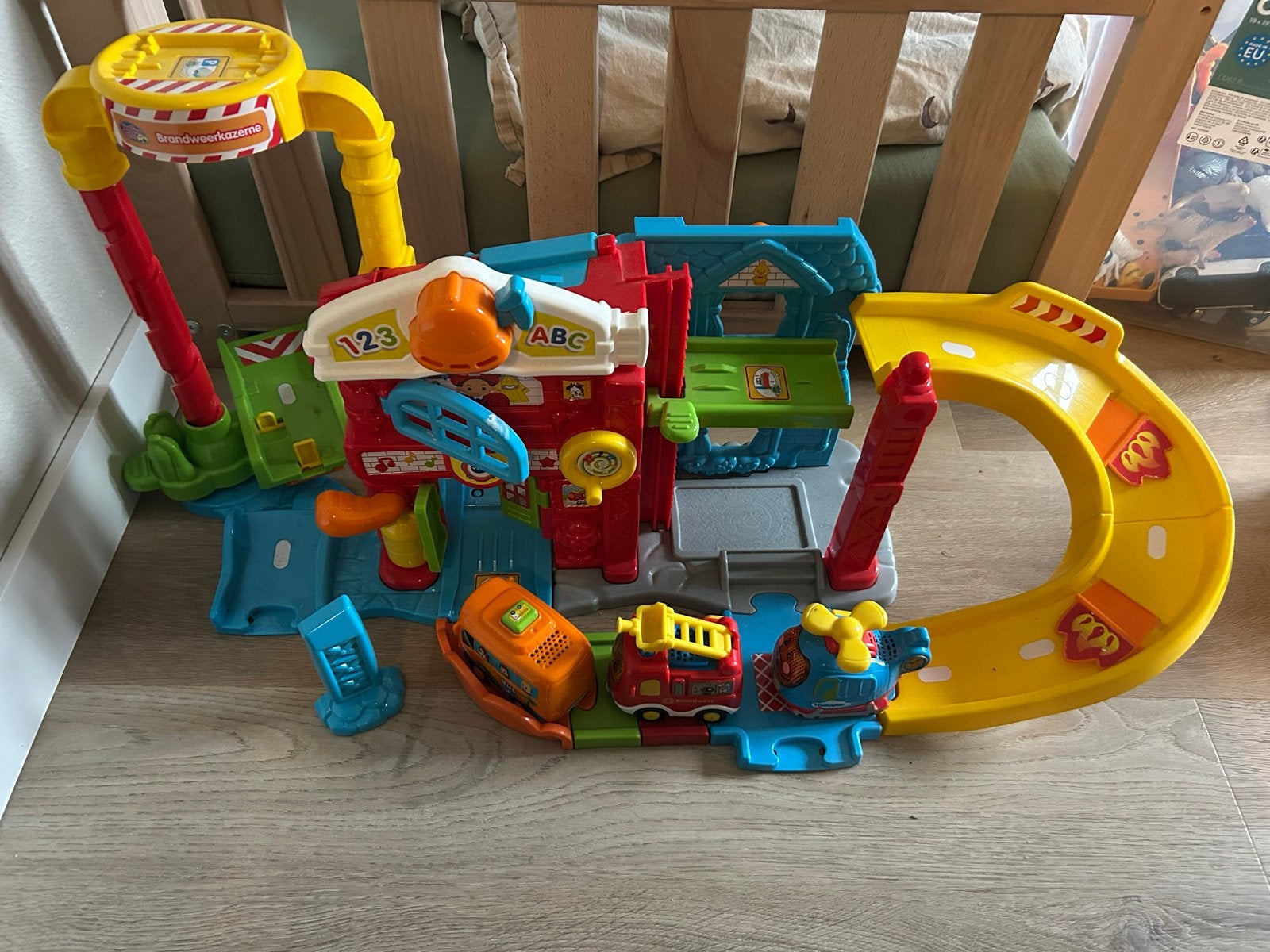 VTech Toet Toet Auto's Brandweerkazerne met voertuigen, Ophalen, Zo goed als nieuw, Jongen of Meisje