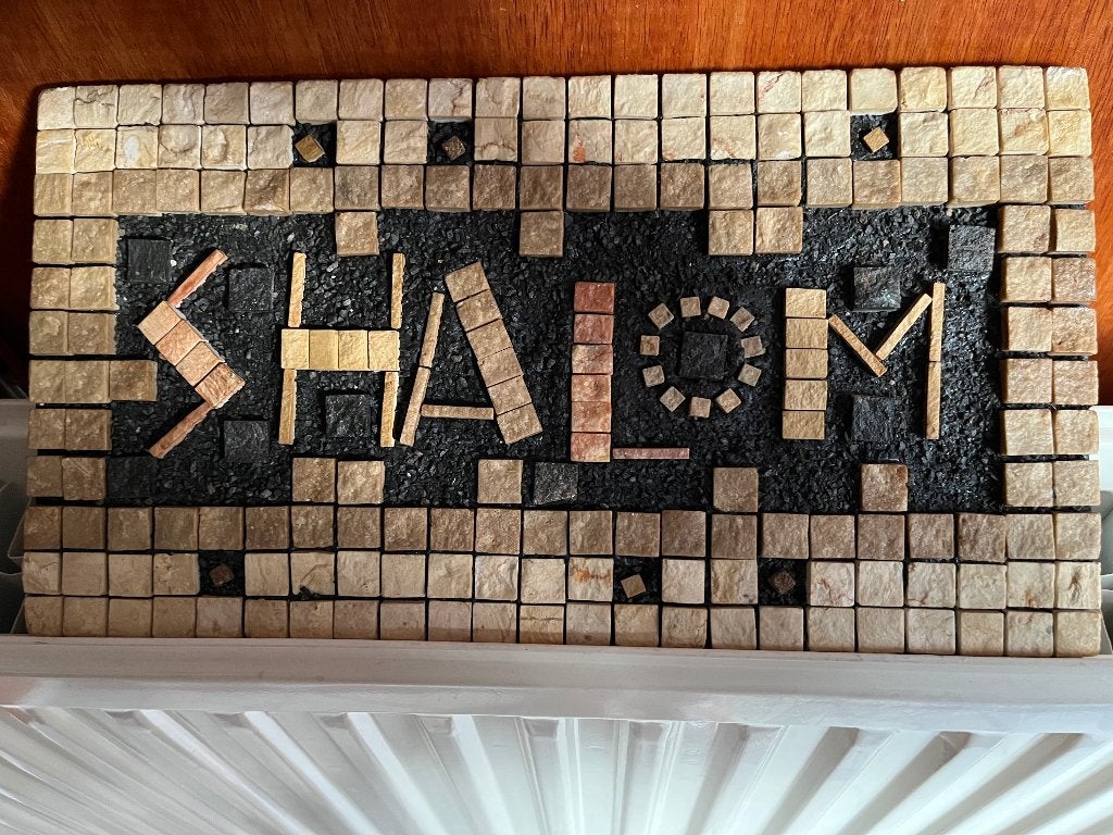 Shalom mozaïek wandbord, Ophalen