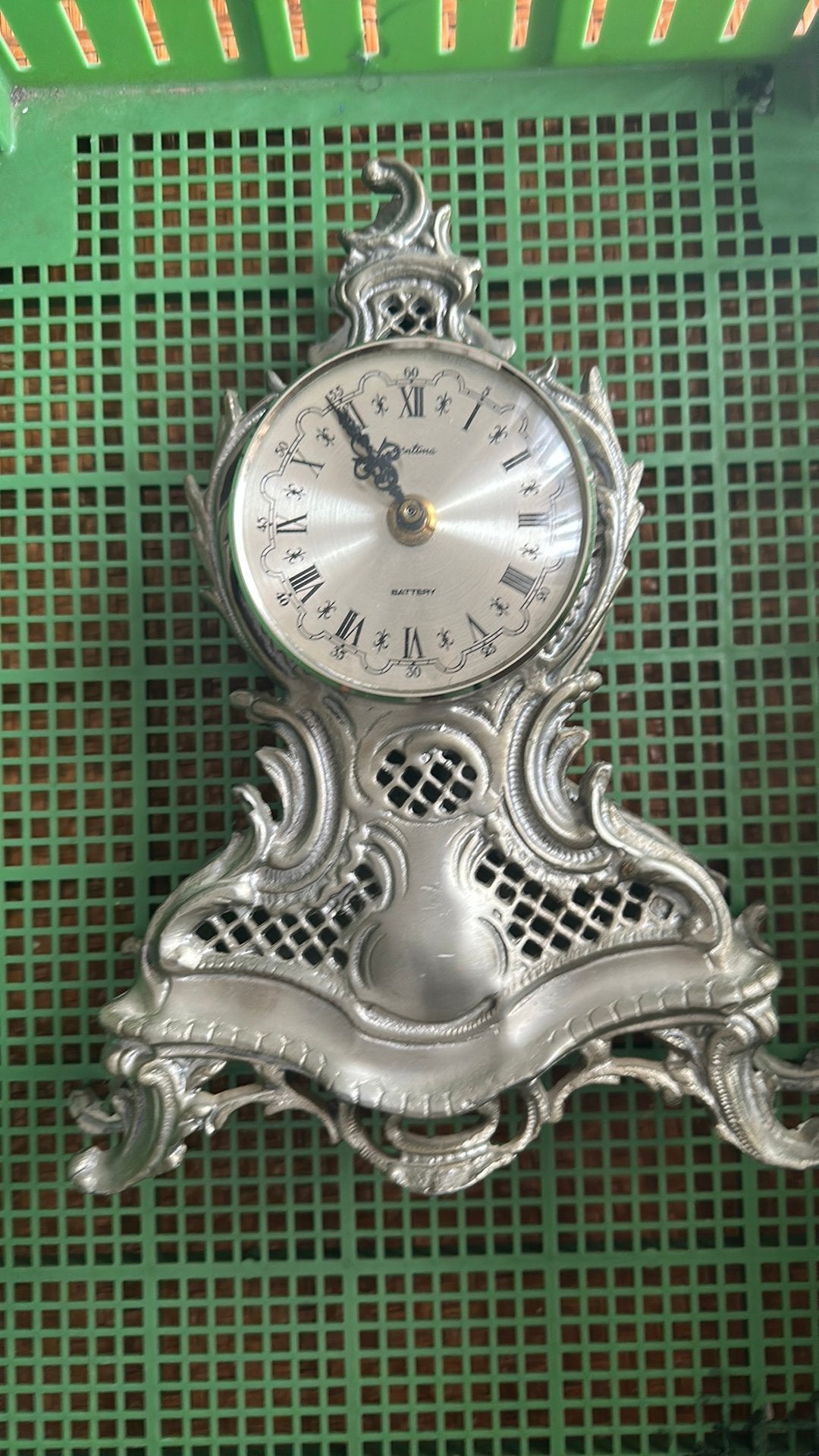 Klok Tin gegoten.. batterij uurwerk, Antiek en Kunst, Ophalen of Verzenden