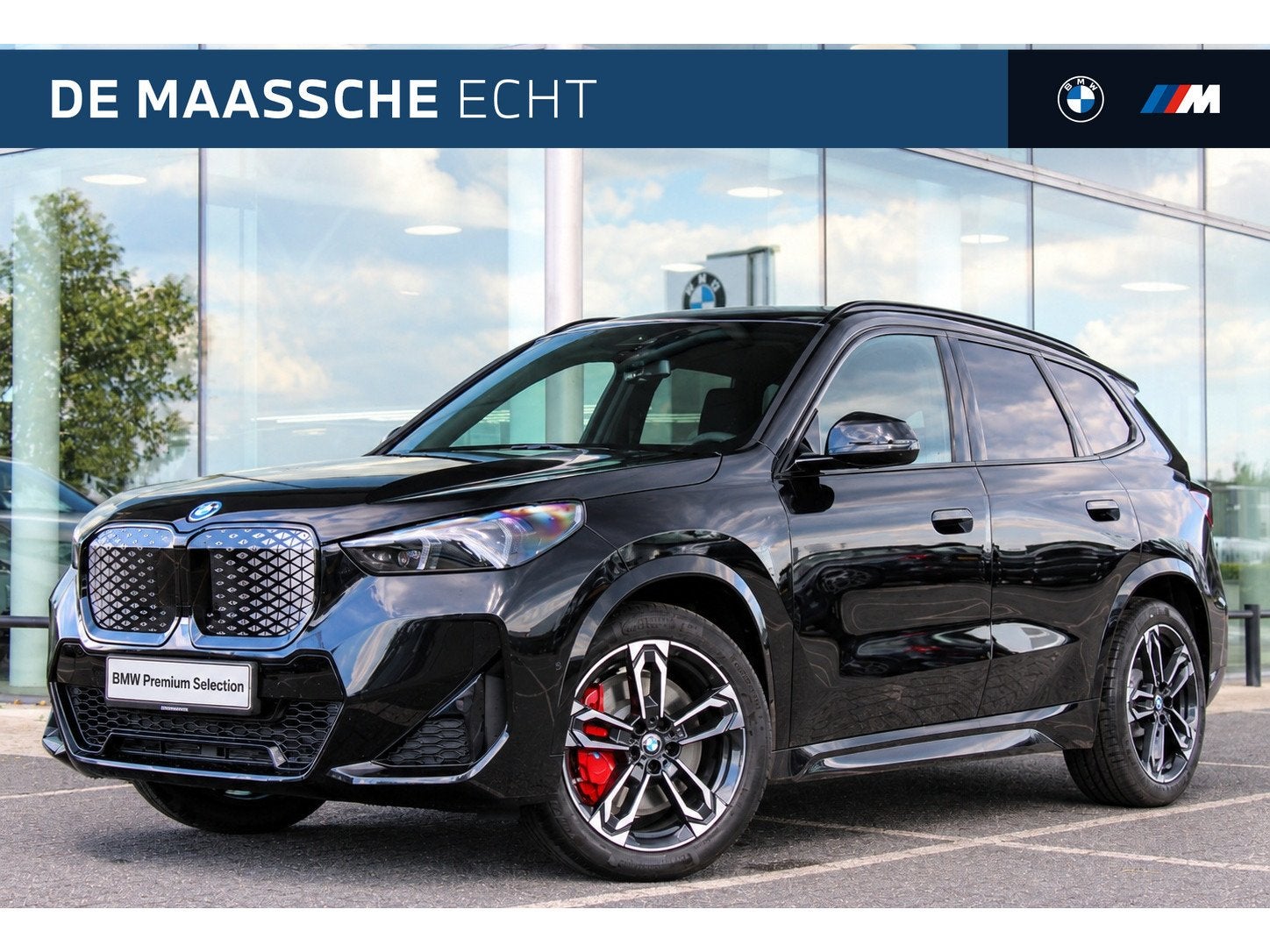 BMW iX1 eDrive20 M Sport / Panoramadak / Trekhaak / Sportsto, Dealer onderhouden, Met garantie (alle), Zwart, Origineel Nederlands