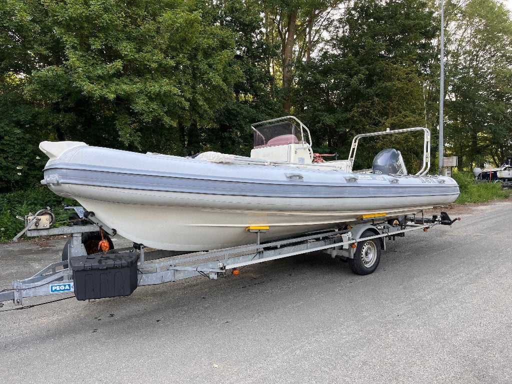 Joker 650 Coaster Incl. Yamaha 150 pk & Pega ZB1800 trailer, Watersport en Boten, Rubberboten, Gebruikt, Zonnedek, Yamaha, 150 pk