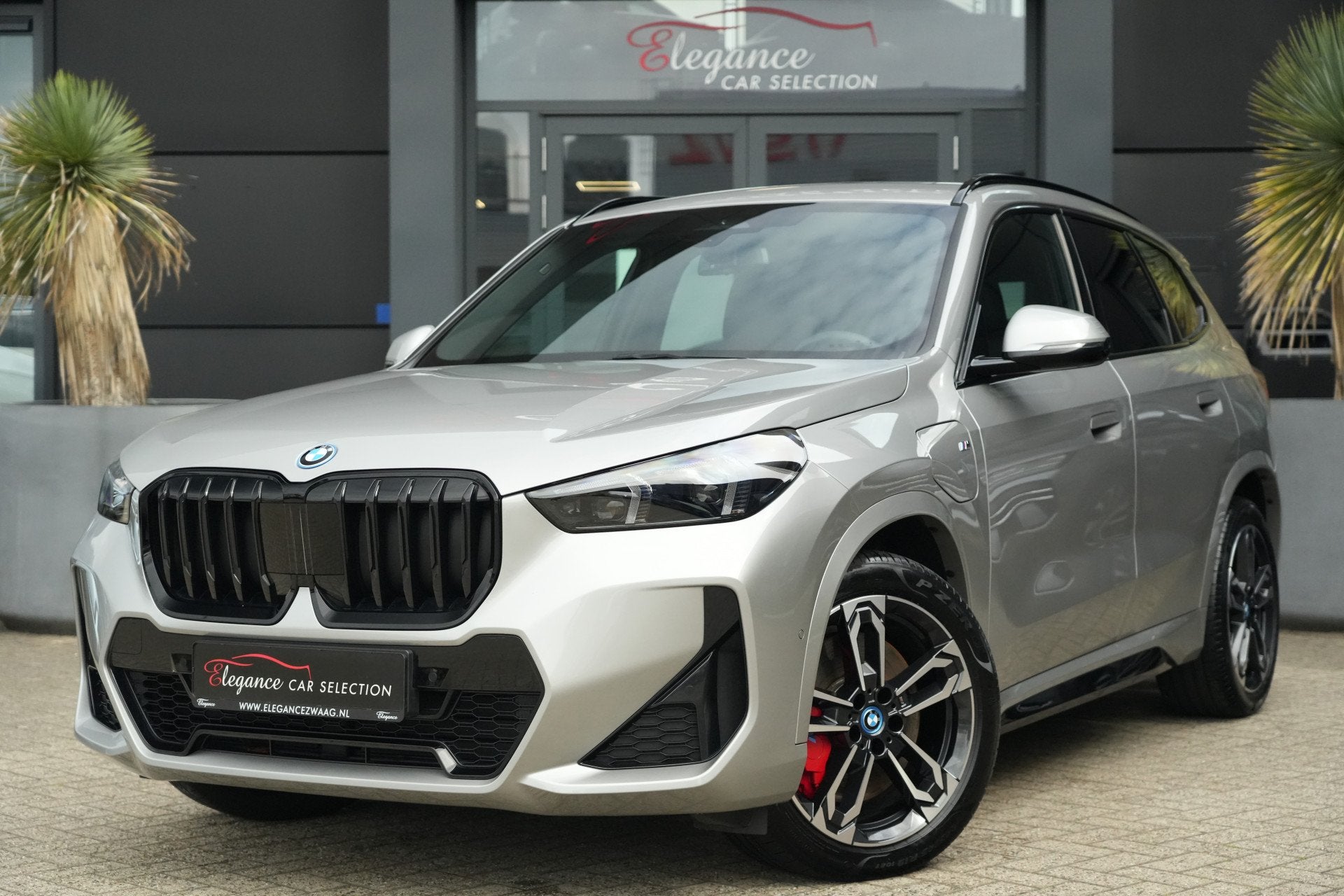 BMW X1 xDrive25e M Sport Pro 245pk Panoramadak/Navigatie/Cam, Gebruikt, Beige, Bedrijf, Hybride Elektrisch/Benzine