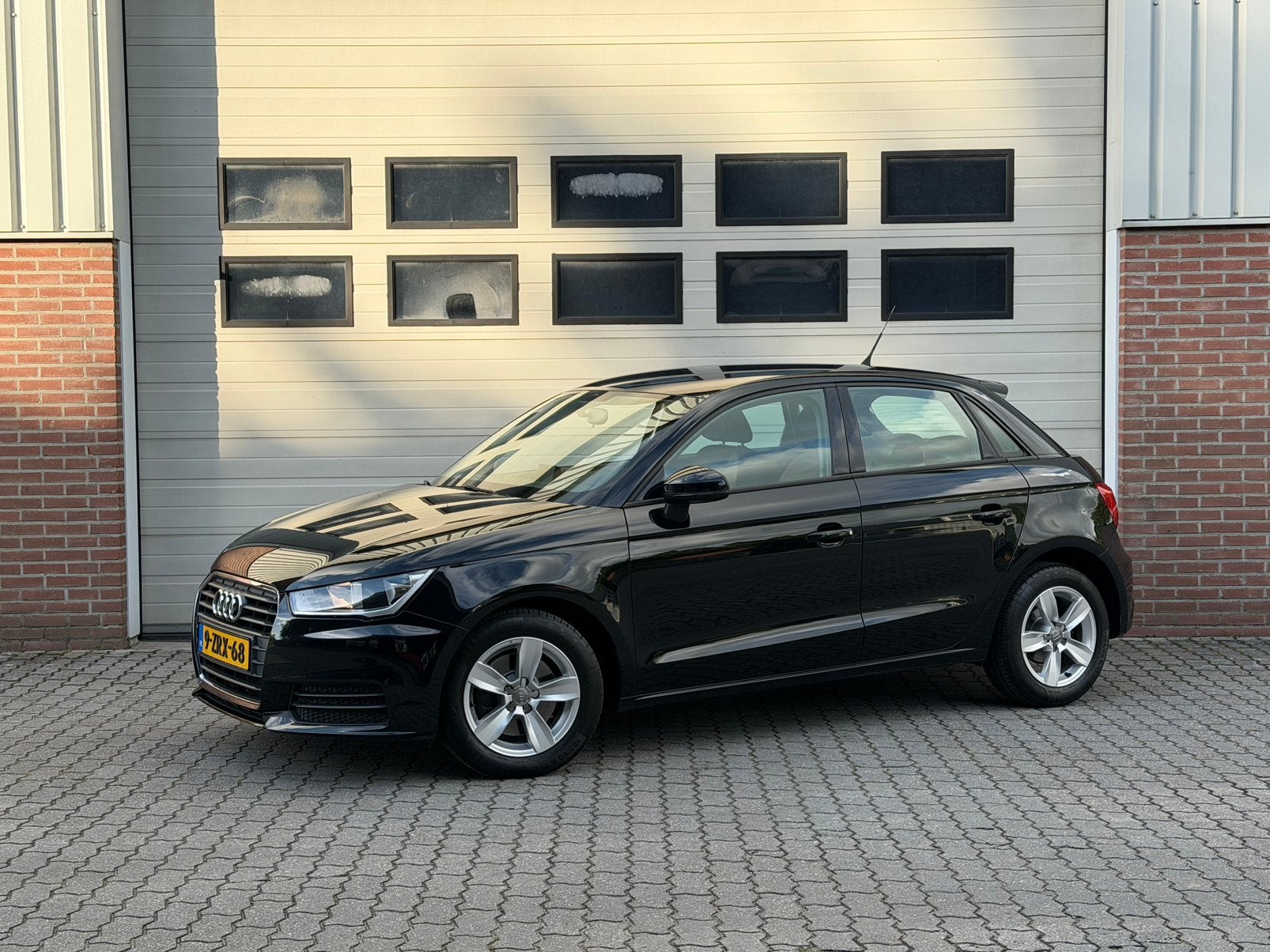 Audi A1 1.4 tsi DSG 125pk zwart LM|cruise|navigatie|airco, A1, 4 cilinders, Origineel Nederlands, 600 kg