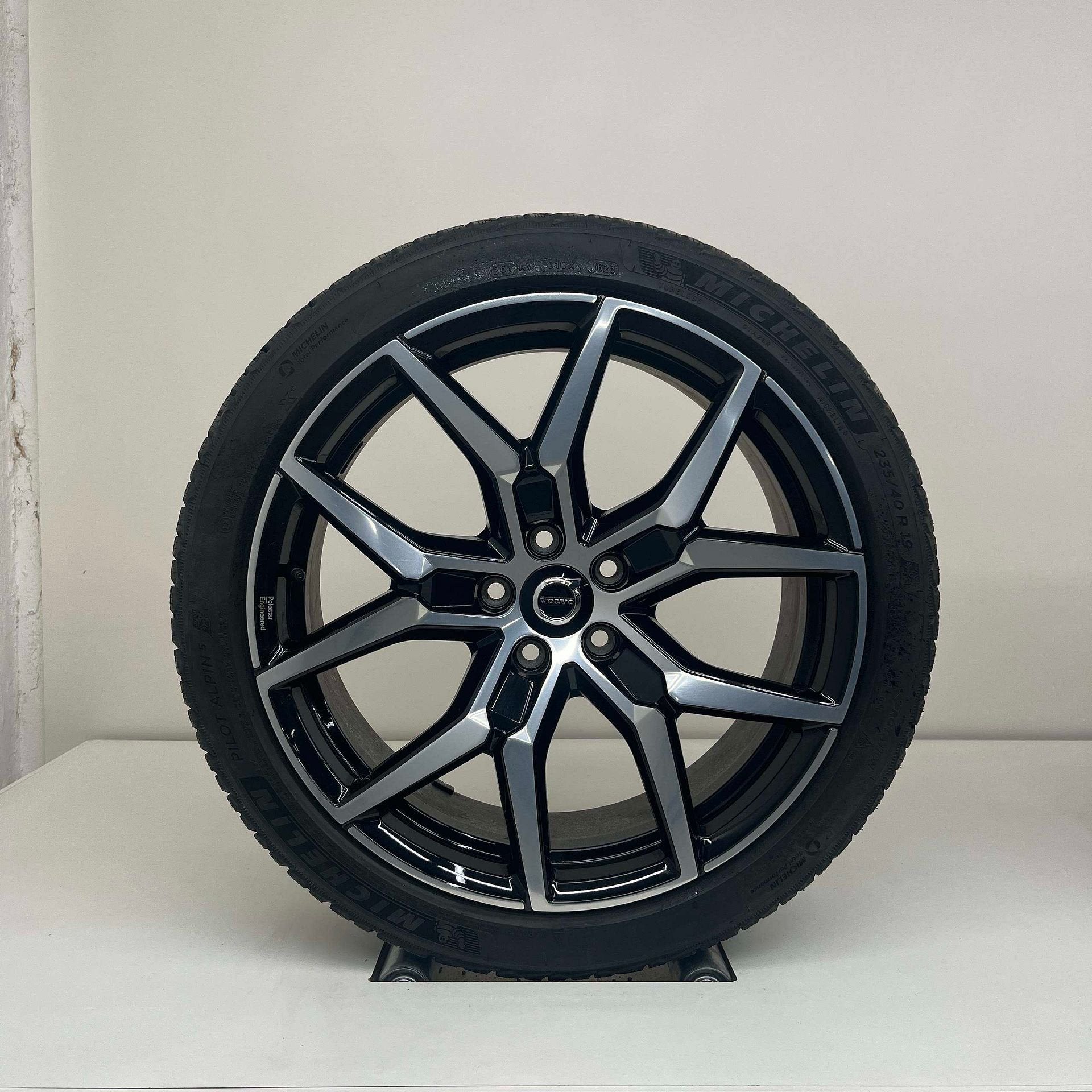 Volvo S60/V60 - 19 inch - winterbanden, Auto-onderdelen, Banden en Velgen, 19 inch, Gebruikt, Banden en Velgen, 235 mm