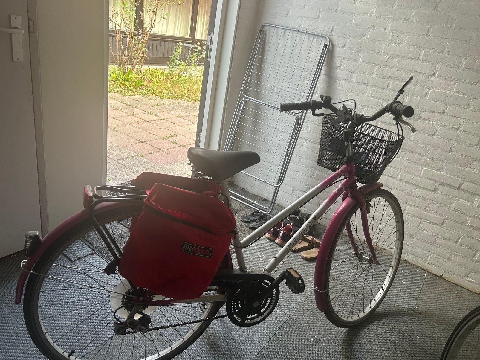 Cabin bag red, kettle black , stainless steel steam vessel, Ophalen of Verzenden
