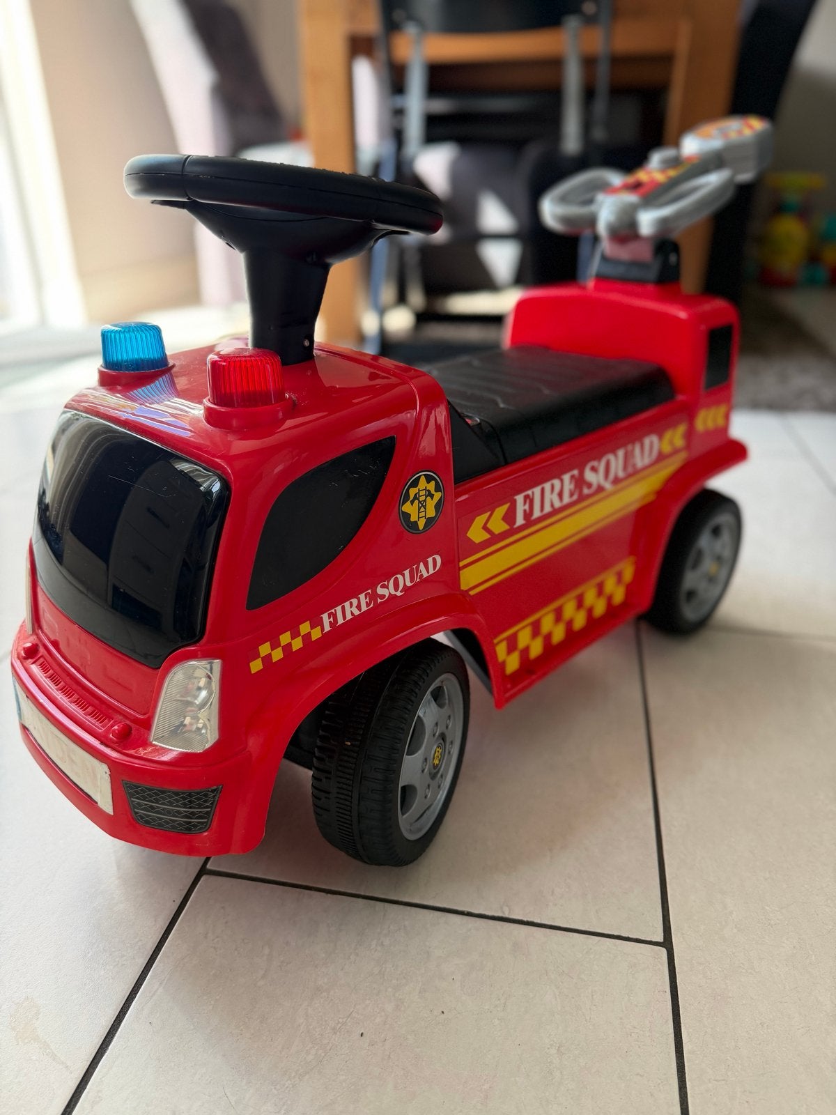 Brandweer loopauto met licht, geluid en bellenblaas, Ophalen of Verzenden, Gebruikt