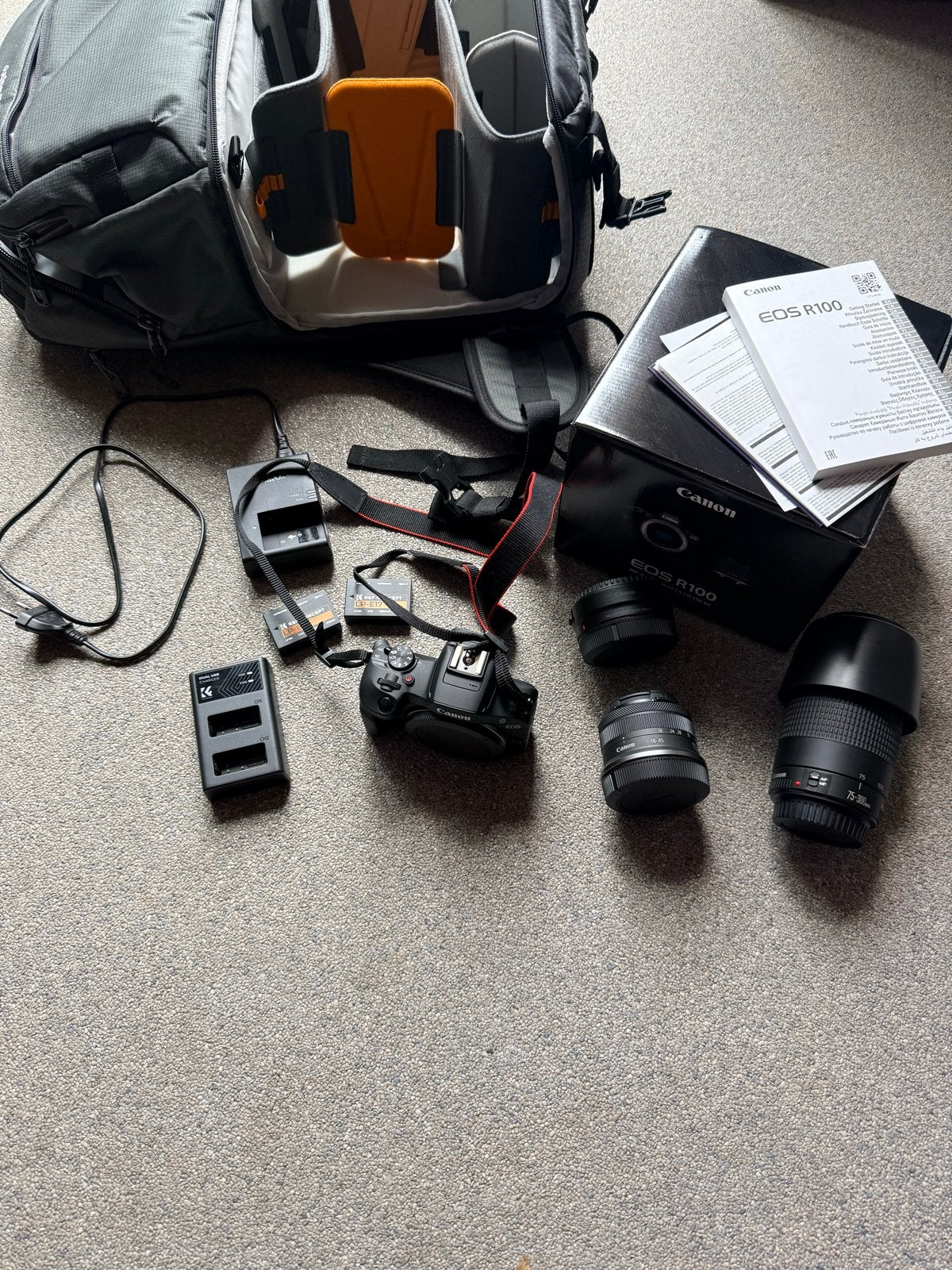 Canon EOS R100 incl 18-45mm en 75-300 lens en accessoires, Audio, Tv en Foto, Canon, Zo goed als nieuw, 4 t/m 7 keer, Accu