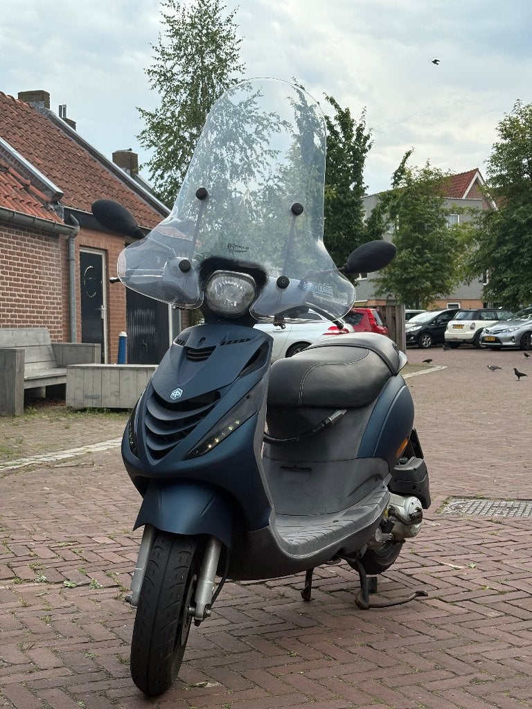 Piaggio Zip SP - Mat blauw, Fietsen en Brommers, Ophalen, Zip, Zo goed als nieuw, Benzine