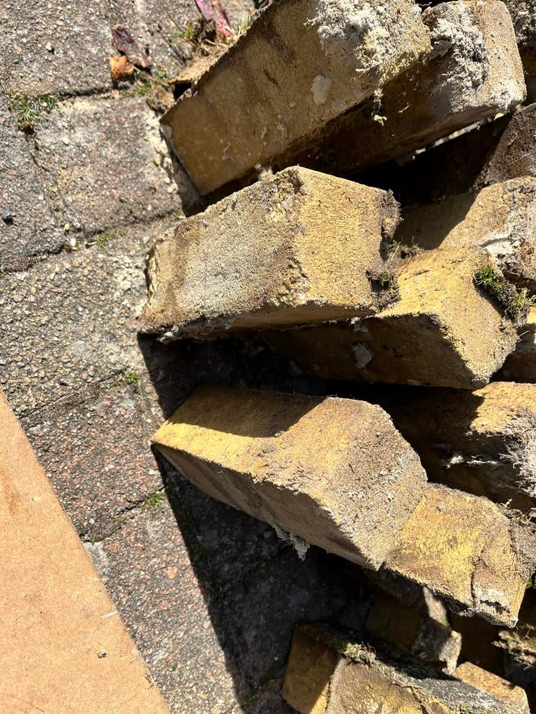 GRATIS Gebruikte klinkers, zelf schoonmaken, ca. 2 m2, Tuin en Terras, Tegels en Klinkers, Ophalen, Gebruikt, Beton, Klinkers