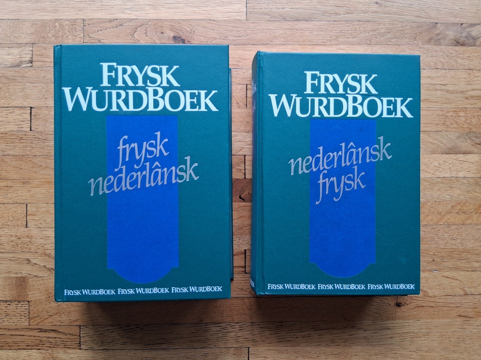 2 delige set woordenboeken
Frysk wurdboek fries/nl&nl/fries, Boeken, Woordenboeken, Zo goed als nieuw, Nederlands, Prisma of Spectrum