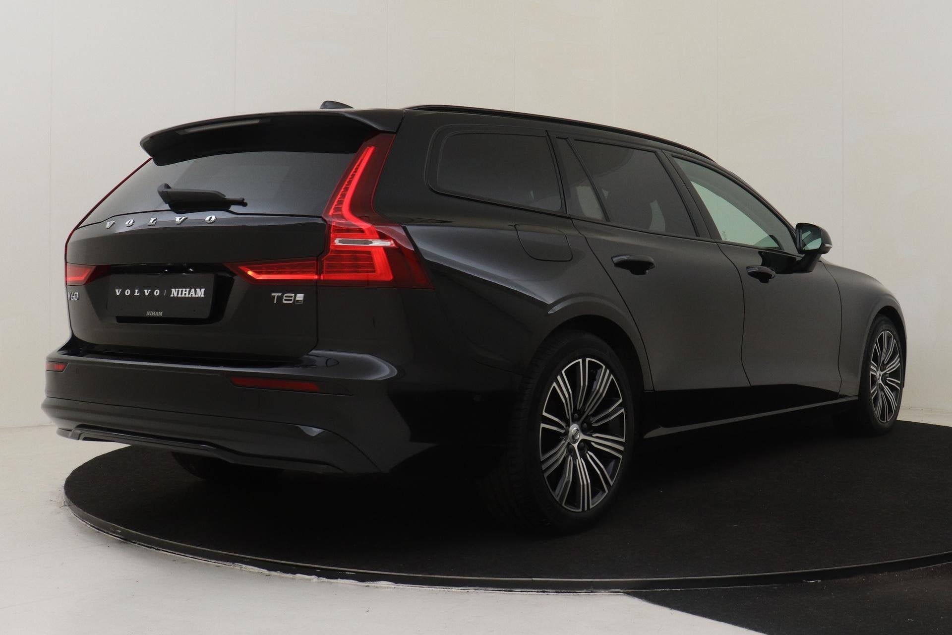 Volvo V60 T8 PLUG-IN HYBRID AWD ULTRA DARK *FULL OPTIONS!* -, Auto's, Volvo, Automaat, Gebruikt, Euro 6, 4 cilinders