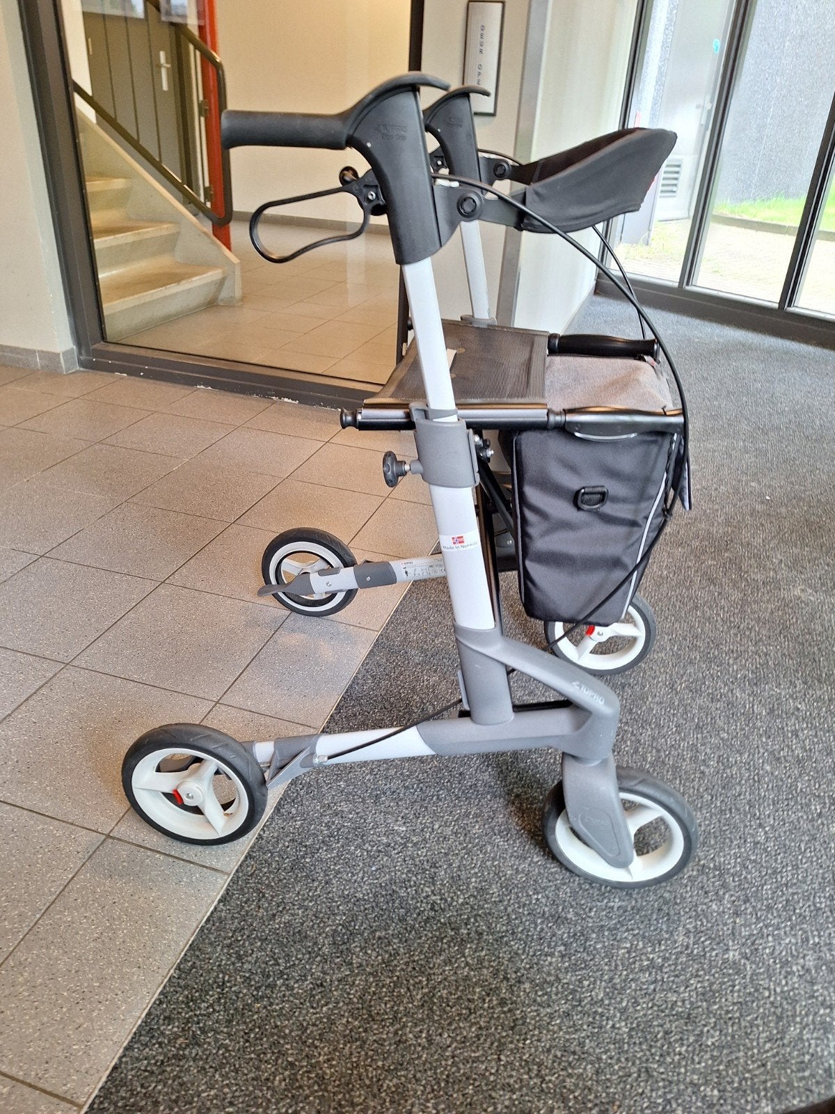 Foto 19 van Rollator lichtgewicht topra troja 5Glees beschrijving NW.ST